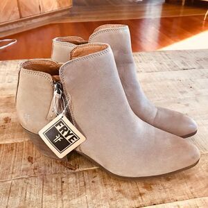 Frye Shoes | NWT | Frye Judith Double Zip Ankle Bootie | size 9.5